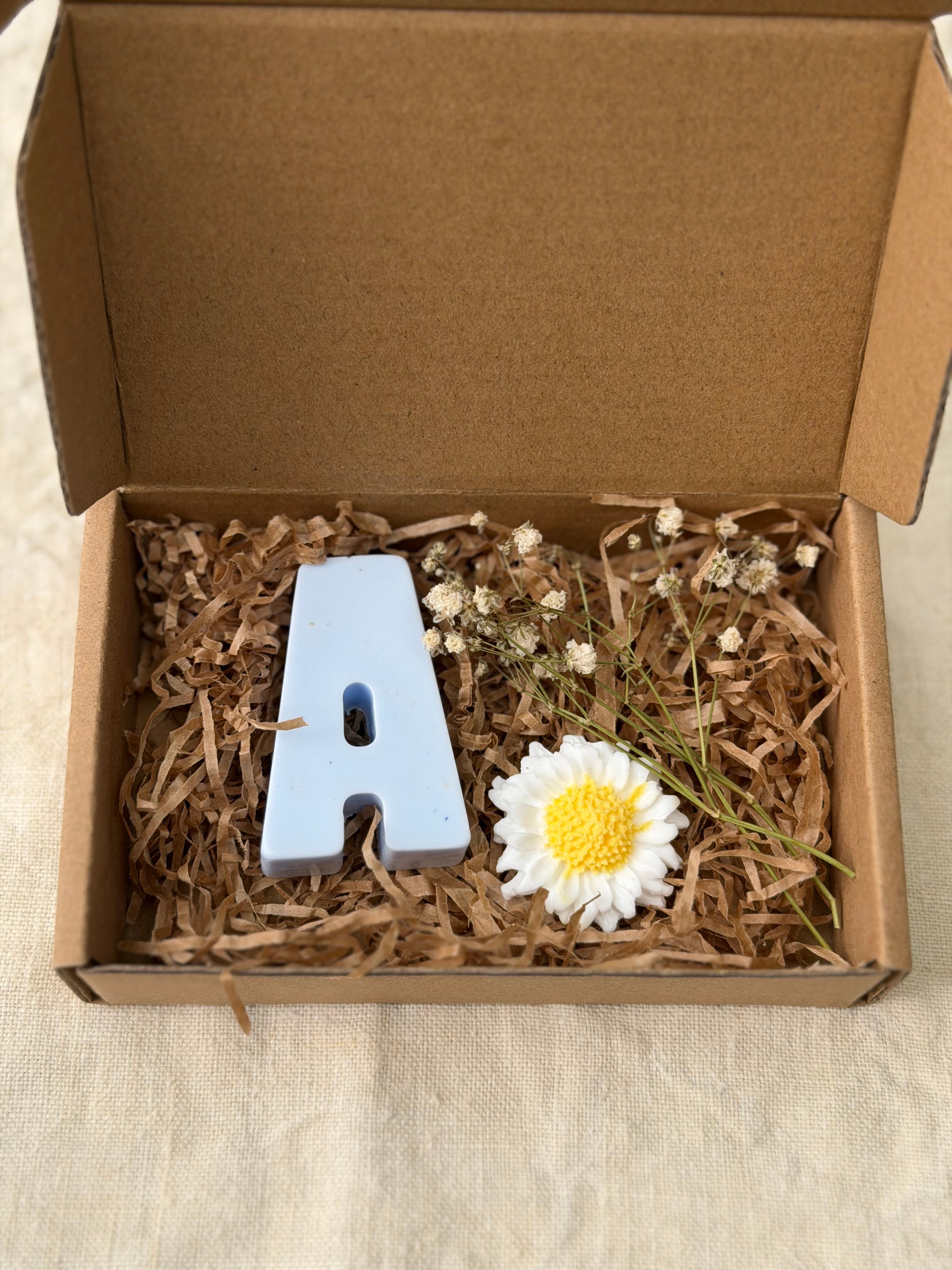 Jabón Artesanal letra con flor