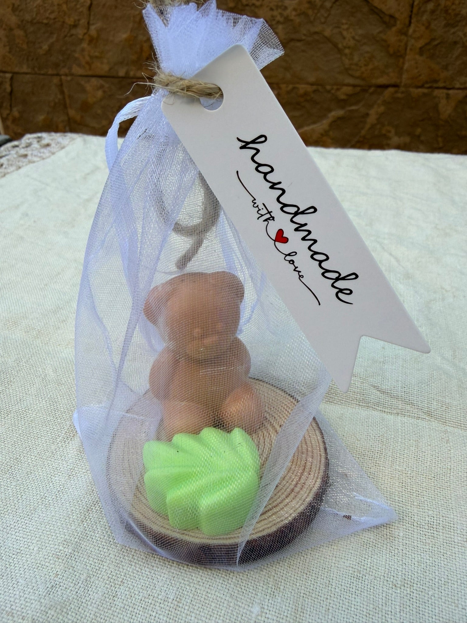 Jabón artesanal infantil con forma de osito natural
