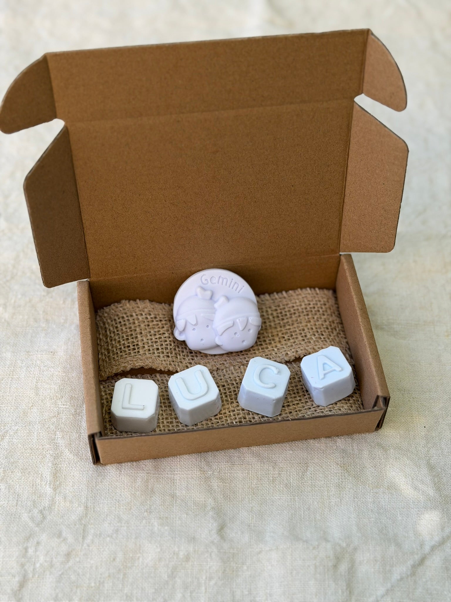 Jabón artesanal personalizado zodiacal con nombre para regalo
