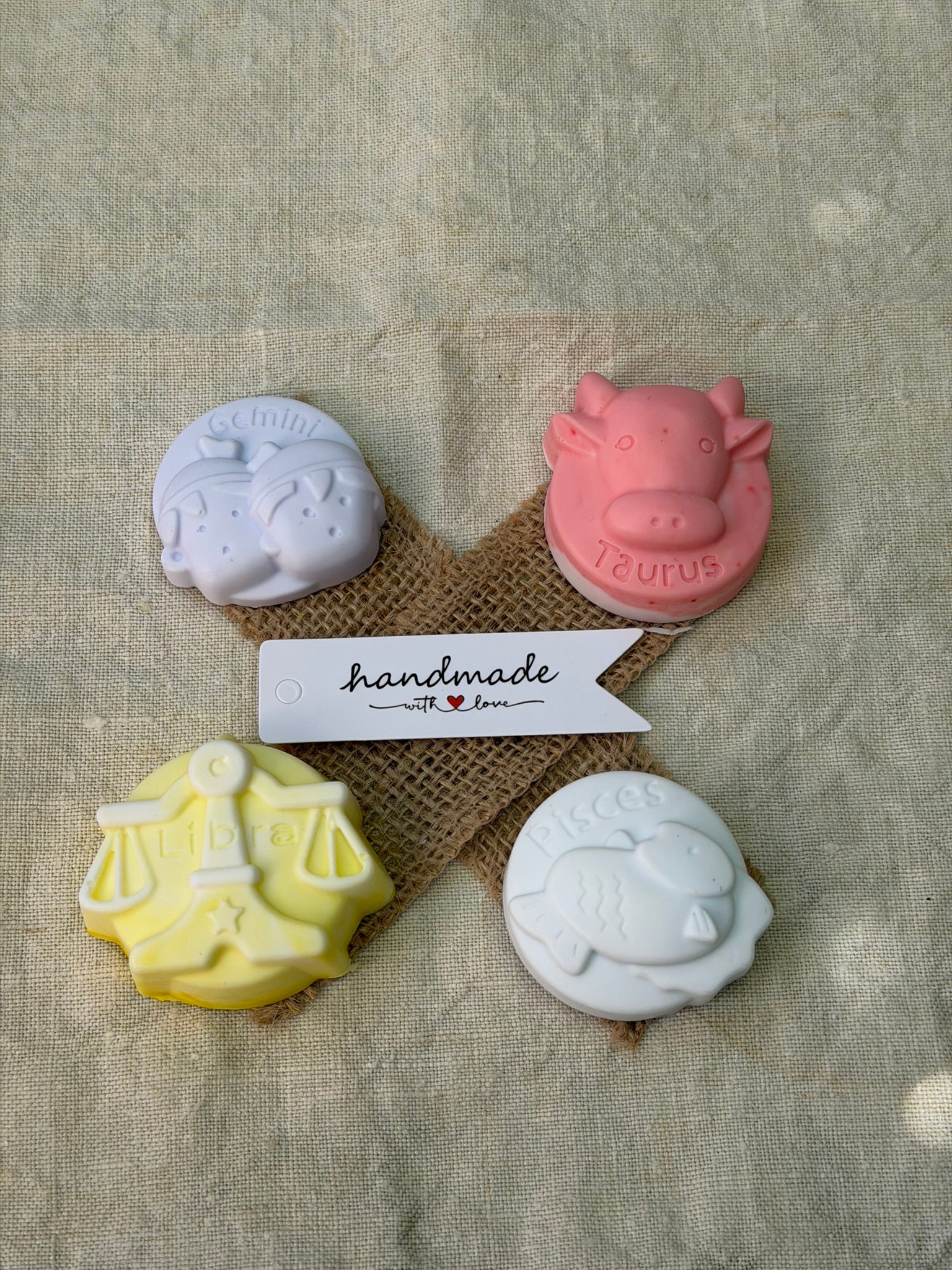 Jabones artesanales naturales del zodiaco personalizados
