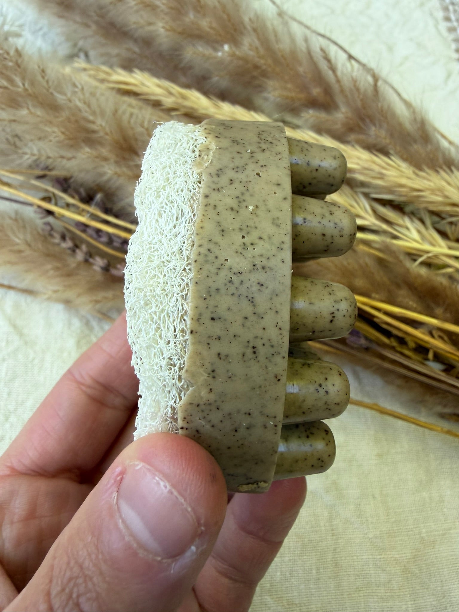 Jabón exfoliante de café, avena, vainilla y lufa natural